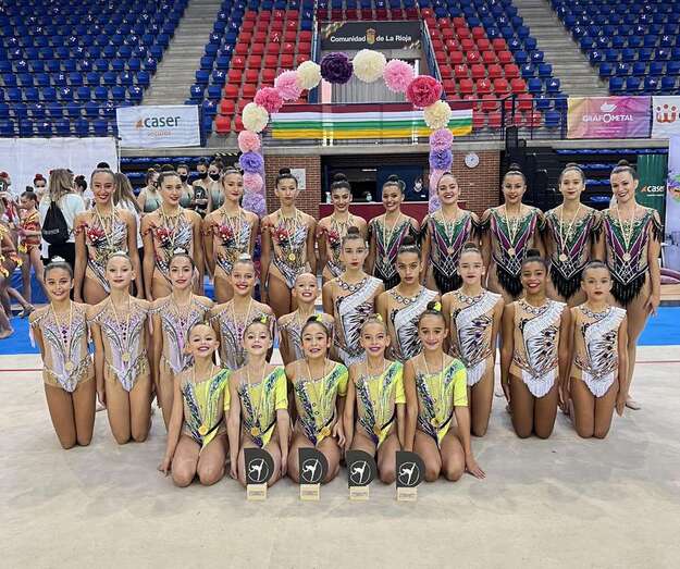 Componentes de los cinco grupos del Club Attenya  desplazados a Logroño/TA.